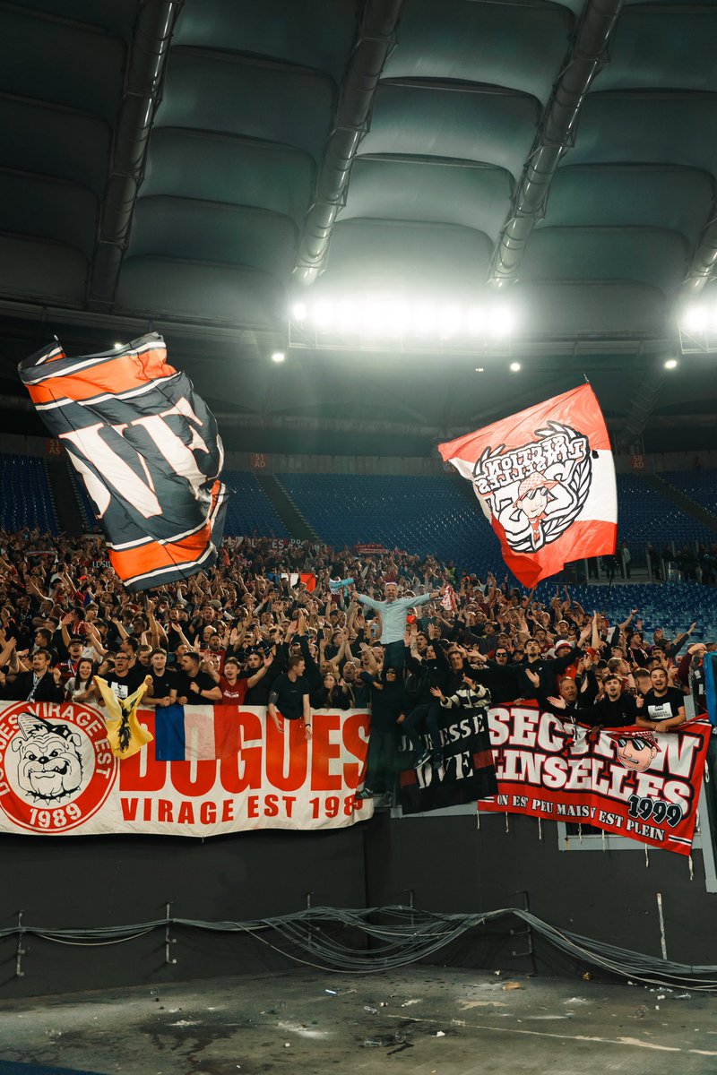 kophopper's tweet image. 700 supporters Lillois à Rome hier soir. 🔴⚪️💪 #ASRLOSC #UEL 🇪🇺