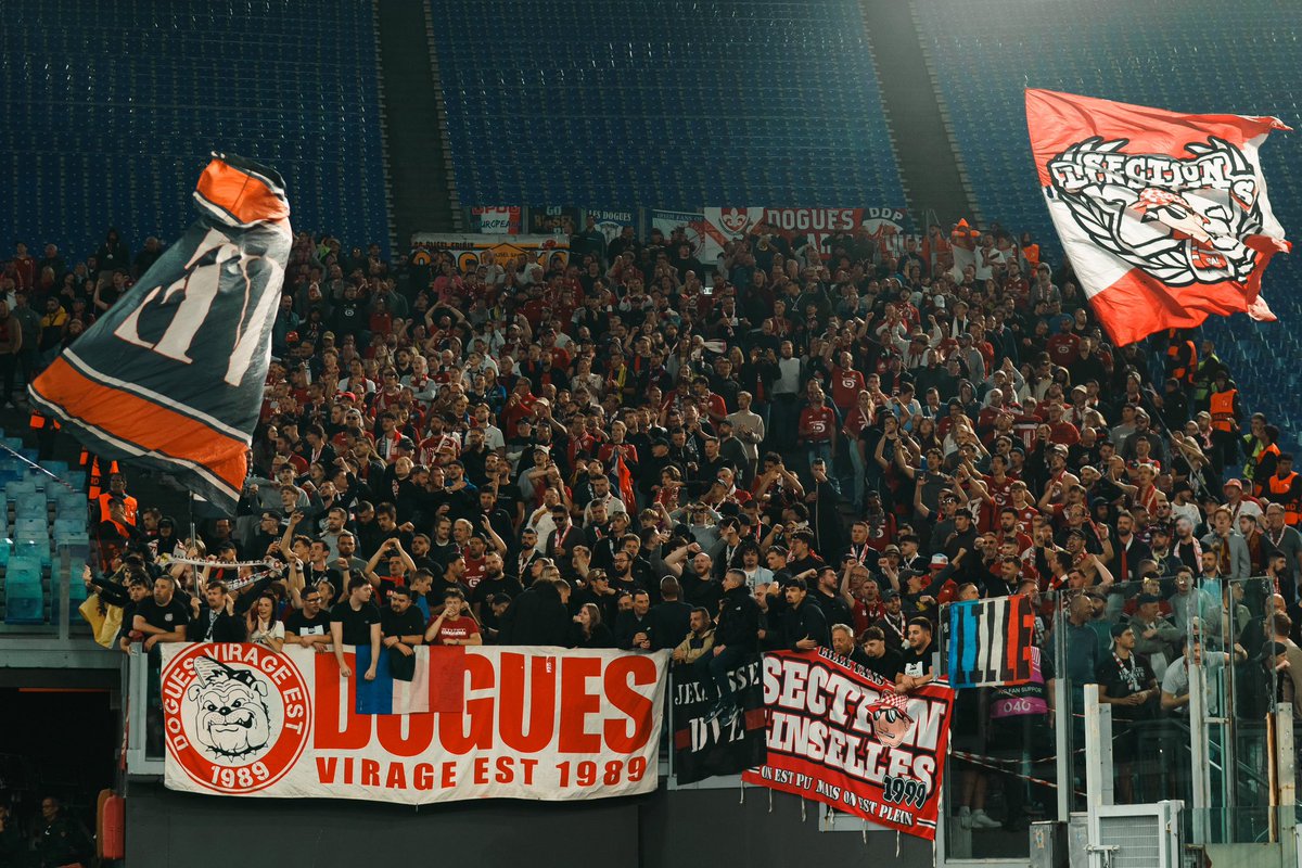 kophopper's tweet image. 700 supporters Lillois à Rome hier soir. 🔴⚪️💪 #ASRLOSC #UEL 🇪🇺