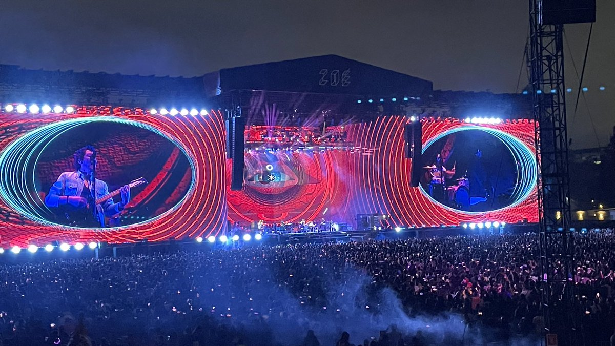 PepeGabrielU2's tweet image. #PoderosoIncómodo buenos dias @ruleiro @eltalcha yo ayer me fui a ver a ZOÉ @zoetheband por si estaban con el pendiente 
Que gran banda, que gran show!!