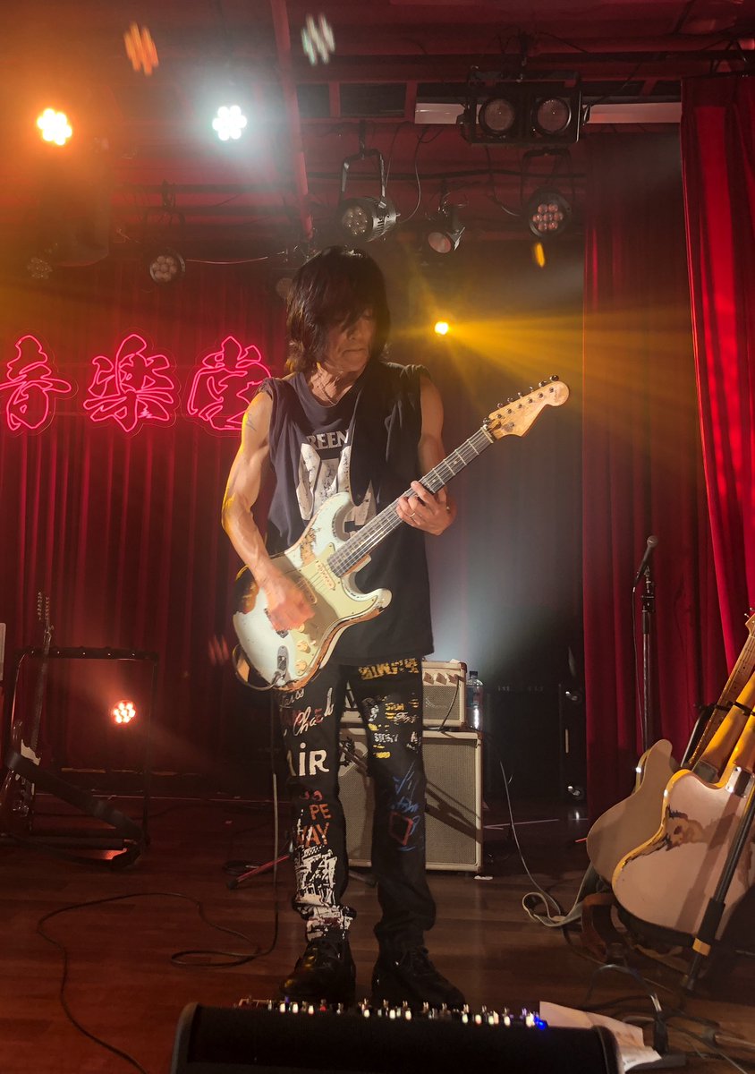 gaku_yolo_AZAS's tweet photo. #2025年10月3日
#渋谷音楽堂
#DollParts
#COZZi
俺のギターヒーロー❤️
今日のアンプなんてやつなんだろう? https://t.co/Y4rzoOFVvC
