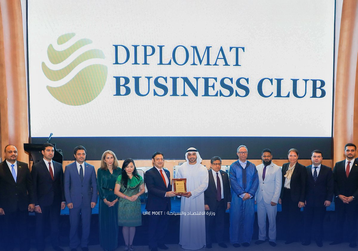 Economyae's tweet photo. ممثلاً رؤية دولة الإ��ارات للنمو الاقتصادي وفرص الأعمال، شارك سعادة عبدالعزيز النعيمي، الوكيل المساعد لقطاع ريادة الأعمال وتنظيم الشؤون الاقتصادية بوزارة الاقتصاد والسياحة، في منتدى الدبلوماسيين للأعمال، وحفل العشاء الذي أقيم في فندق V دبي، حيث تمّ تكريم الدبلوماسيين المشاركين. https://t.co/ZgdrVQwzB0