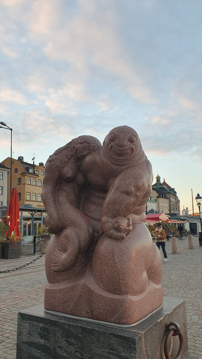 Average Apex Pro and their token hot gf