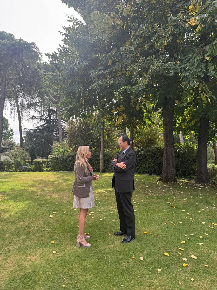 Rocío Albert (@blondieconomics) on Twitter photo 🇯🇵 Japón es uno de los principales inversores asiáticos en la <a href="/ComunidadMadrid/">Comunidad de Madrid</a> y una referencia en industria de alto valor añadido e I+D+i.
Agradezco la invitación de <a href="/embajadorjpnesp/">Embajador del Japón en España</a> para compartir ideas y líneas de trabajo orientadas a reforzar nuestras relaciones comerciales. 🇯🇵 Japón es uno de los principales inversores asiáticos en la <a href="/ComunidadMadrid/">Comunidad de Madrid</a> y una referencia en industria de alto valor añadido e I+D+i.
Agradezco la invitación de <a href="/embajadorjpnesp/">Embajador del Japón en España</a> para compartir ideas y líneas de trabajo orientadas a reforzar nuestras relaciones comerciales.
