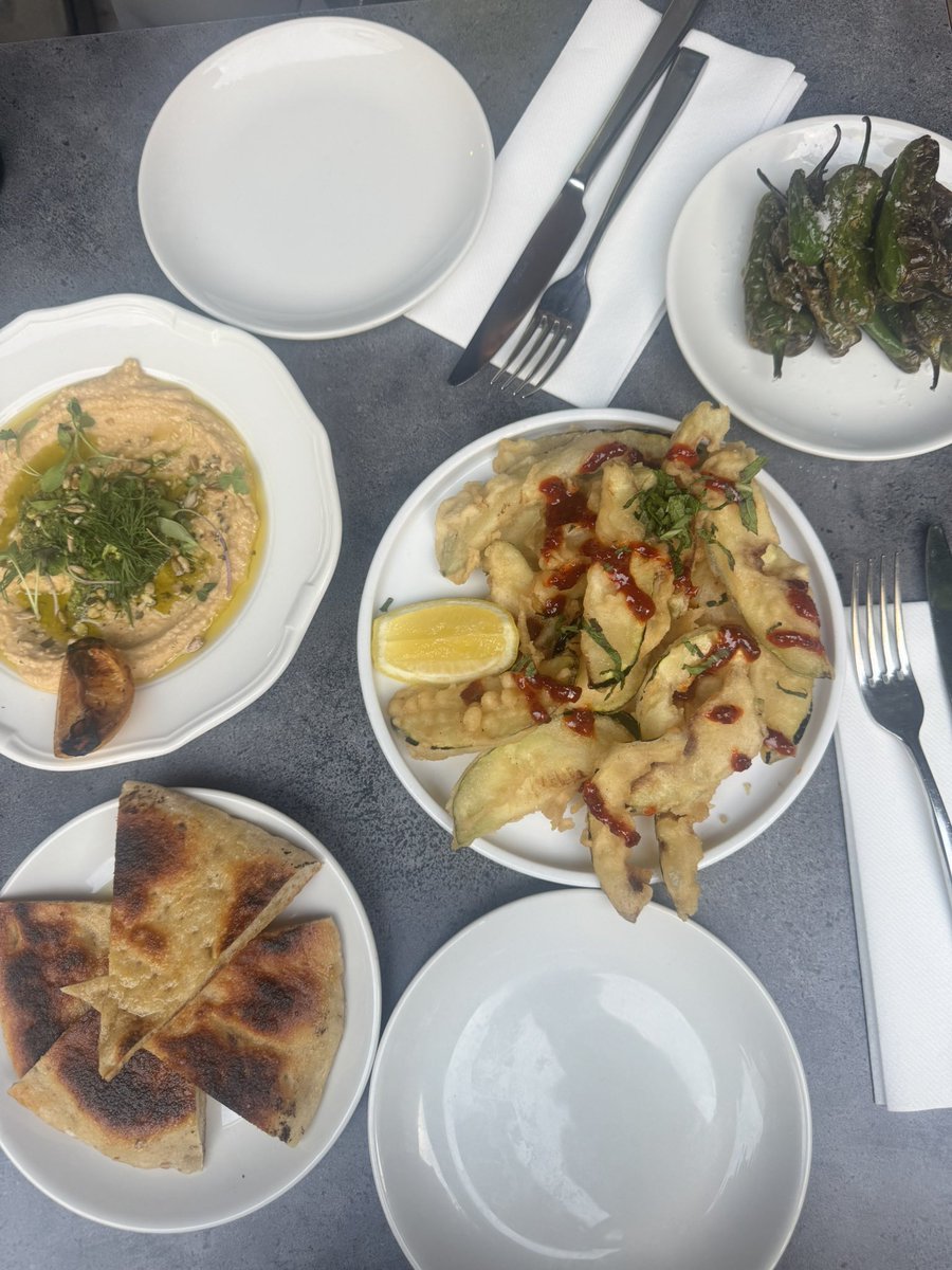 annemthecoder's tweet image. My mentor feeds me and I just turn up for the vibeth. ✨