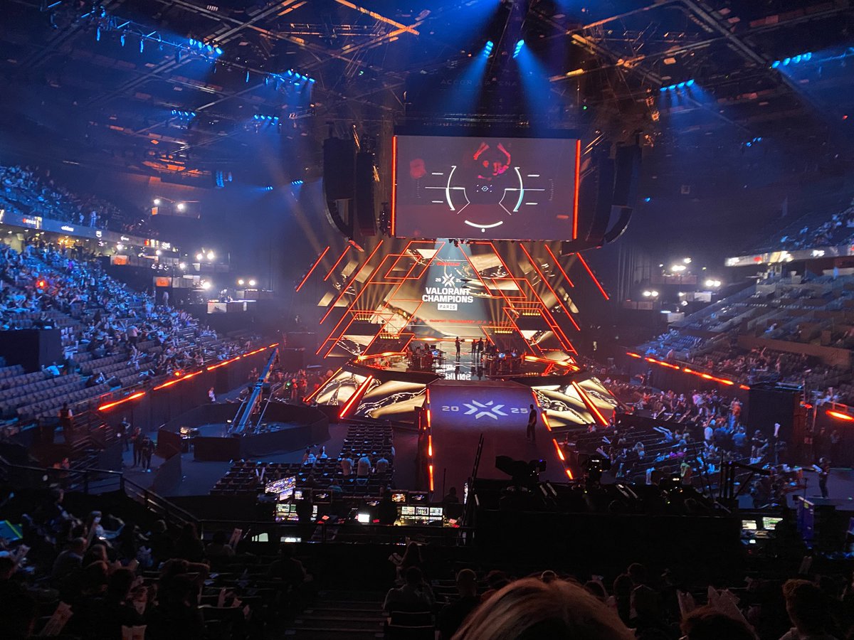 Asixa__'s tweet photo. #NarinMikure Went to Valorant champion Paris to see PRX play https://t.co/RBCesgmLwA