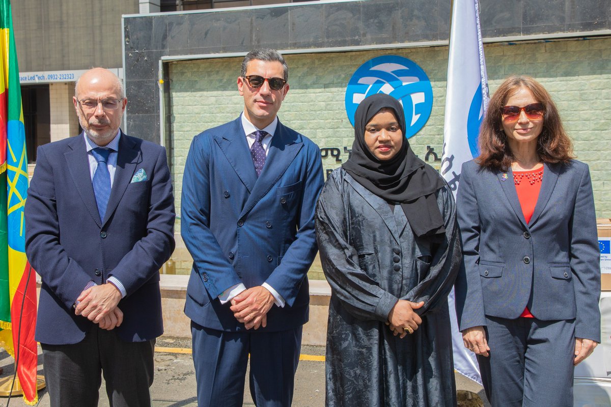 Hemos participado hoy 🇪🇹🇪🇺🇮🇹🇪🇦 en entrega de material médico de la Iniciativa Europea #TeamEurope para el Fortalecimiento de la Especialización Médica 🏥  Etiopia🇪🇹.Creando sistemas de salud resilientes y para todos.
<a href="/AICSAddisAbeba/">AICS Addis Abeba</a>
<a href="/EUinEthiopia/">EU in Ethiopia / የአውሮፓ ህብረት በኢትዮጵያ</a> 
<a href="/AecidEtiopia/">AECID Ethiopia</a> 
<a href="/FMoHealth/">Ministry of Health ETHIOPIA</a>