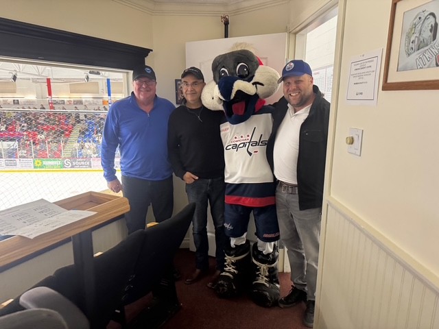 JeffKibbleCML's tweet image. I was honoured to drop the puck for the @Cowichan Capitals season opener where they came away with a big 3-1 win against the Alberni Valley Bulldogs! Thank you to the Capitals for their hospitality and here’s to a great season ahead. Go Capitals Go!
#CowichanMalahatLangford…