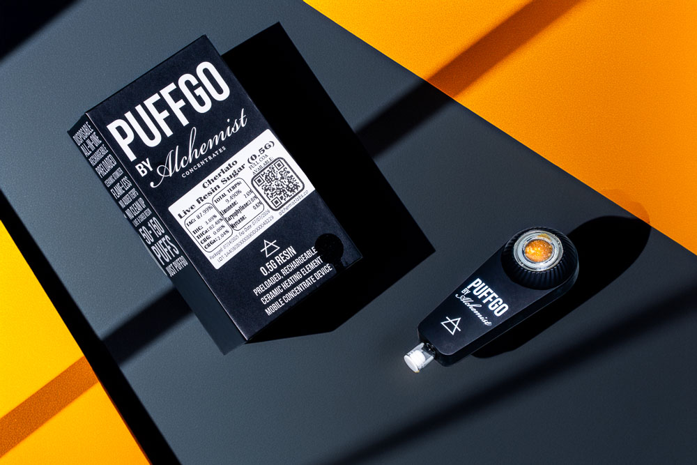 MDConnoisseur's tweet image. ✨ Maryland Leaf MagConcentrate of the Month ✨ Cherlato Live Resin (PuffGO by Alchemist)

Moody shadows. Bold lines. A pop of citrus color.
Cannabis elevated to design object status.

📸 Shot at Maryland Connoisseur Studio.

#Cannabis #MarylandCannabis #LiveResin #CannabisArt