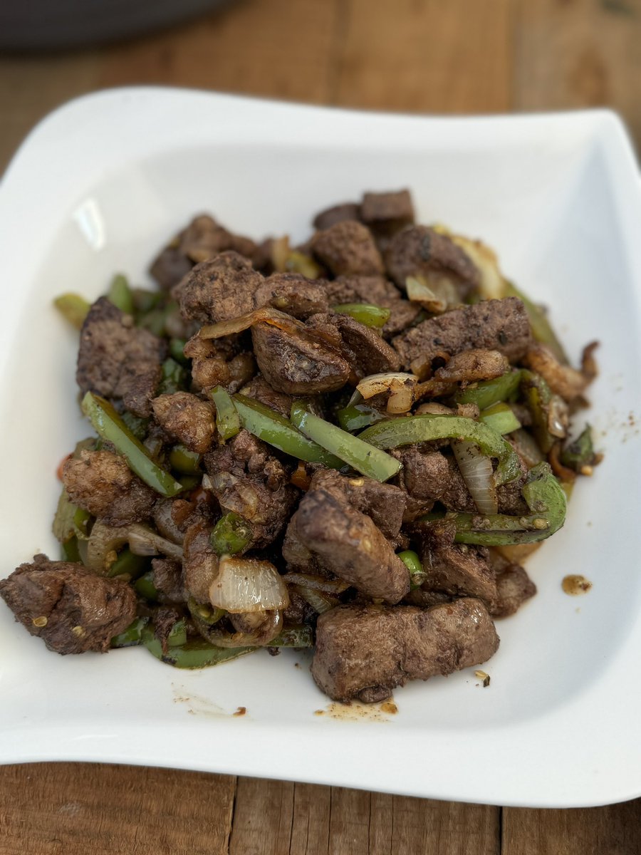 HUMUORn's tweet image. Before drinking alcohol, eat liver so that the alcohol doesn’t know which liver to attack
