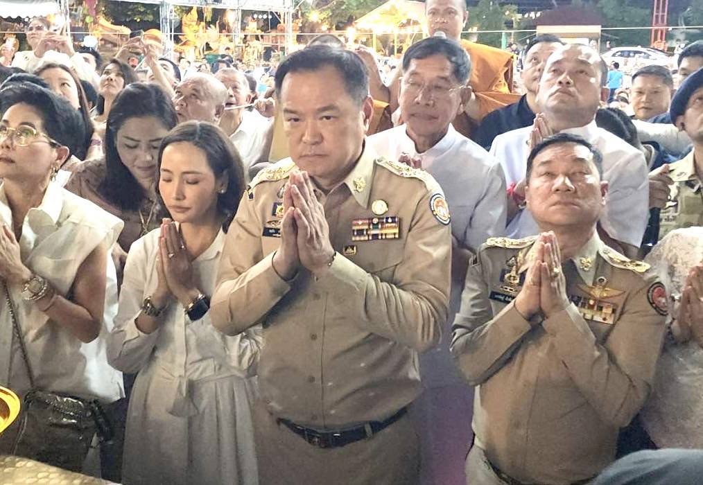 นายกหนูอนุทินควงภรรยาร่วมนายกแจ็ส บวชพระ 20 รูป ยกช่อฟ้าวัดเทพสรธรรมาราม ประชาชนหลายพันคนรอเข้าร่วมพิธี #ปทุมธานี #อนุทินชาญวีรกูล #บิ๊กแจ็ส #ภาสพล