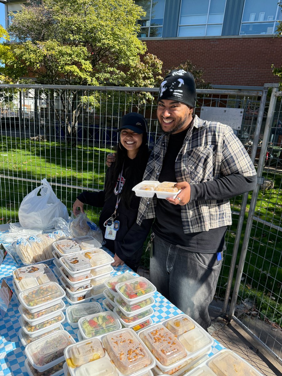 PQWCHC's tweet image. On Oct 1, #PQWCHC reopened Gwynne Ave Parkette and marked a new schedule of embedded city services to support unsheltered residents &amp;amp; #PWUD in Parkdale. 🌱
#ParkdaleStrong #CommunityCare #HarmReduction #PublicHealth

Thank you to everyone who helped make this day run smoothly!