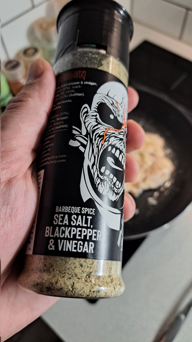 CuePowerBlog's tweet image. #IronMaiden spice: seasalt, black pepper and vinegar. Had to buy it, never had a vinegar spice. I really liked it, it was great for chicken! 👌👌😁