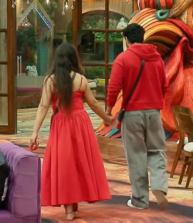 okaytrippyy's tweet photo. tere haath mai
mera haath ho~

#Abhinoor #BiggBoss19 https://t.co/7yBwOZXLBI