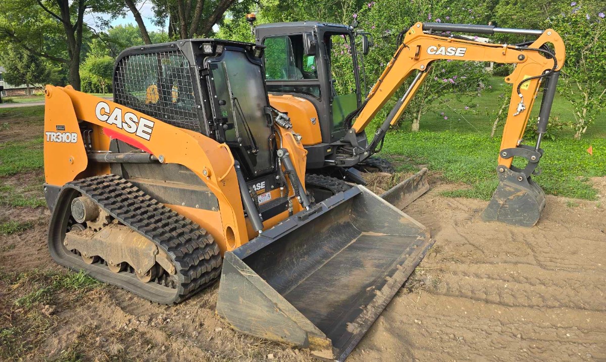 CaseCE's tweet image. A compact duo ready for the next project.

📸 Thompson Mowing and Lawncare, LLC

#caseconstruction #casefanphoto #miniexcavator #compacttrackloader #lawncare