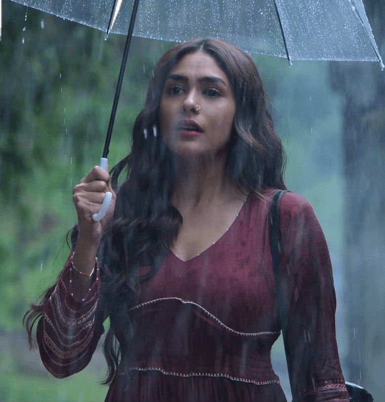 MonaliFan's tweet photo. Mrunal Thakur is an Indian actress who predominantly works in Hindi and Telugu films. Thakur is a recipient of several accolades including a Filmfare Awards South, three SIIMA Awards and an ITA Award. https://t.co/f6Lq5ssikj