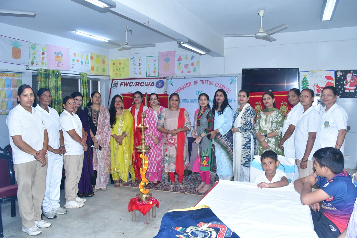 #Social_Service_to_needy_person
श्रीमती स्मिता भारती, कावाध्यक्षा-101RAF द्वारा समाज सेवा के तहत बच्चों के लिए विशेष कोचिंग क्लासेस का शुभारंभ किया गया !
शिक्षा ही सशक्त समाज की आधारशिला है। इसी सोच के साथ @101RAF ने यह कदम उठाया है ताकि प्रत्येक छात्र अपने सपनों को साकार कर सके।