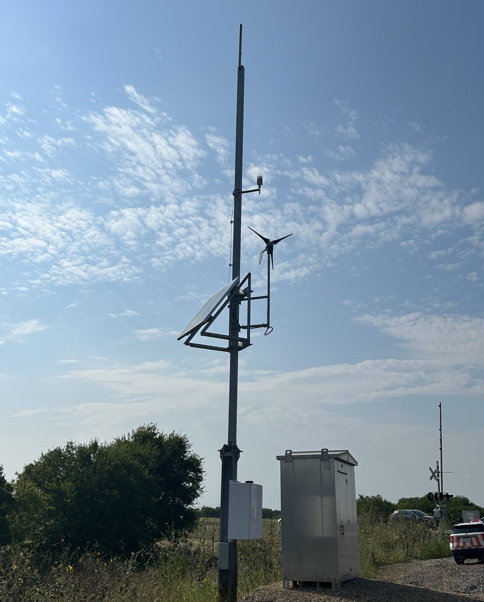BNSFRailway's tweet image. BNSF deployed its first solar- and wind-powered weather station in Haslet, Texas. The station runs without commercial power and supports real-time weather monitoring across the rail network.
 
It records wind speed, temperature, humidity, and other key metrics, helping…
