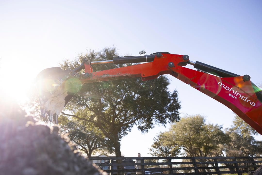 beartoothmhndra's tweet image. Transforming landscapes, one dig at a time. That&apos;s the Mahindra way. ⚠
.
.
 #MahindraTractors #MahindraTough #OutworkingTheField Call us today at (406) 252-2888
.
.
.
#BuiltLikeNothinElse #Mahindra #AgEquipment #TractorTime #FYP #HelloOctober