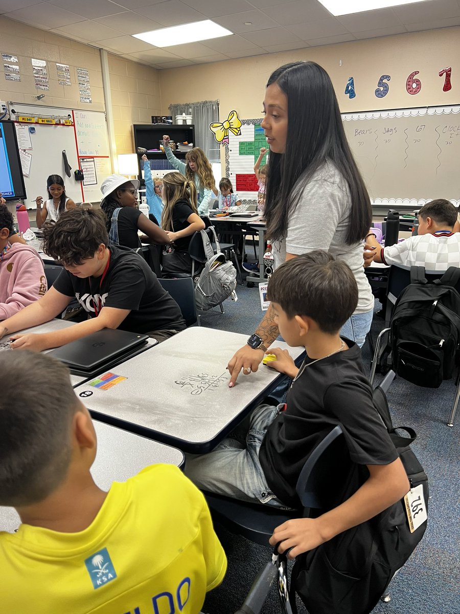 MISDTandL's tweet image. Look at this engagement, immediate teacher feedback, and 100% of students on the hook for learning at Franks Elementary in Mrs. Ramos’s 5th grade math classroom!