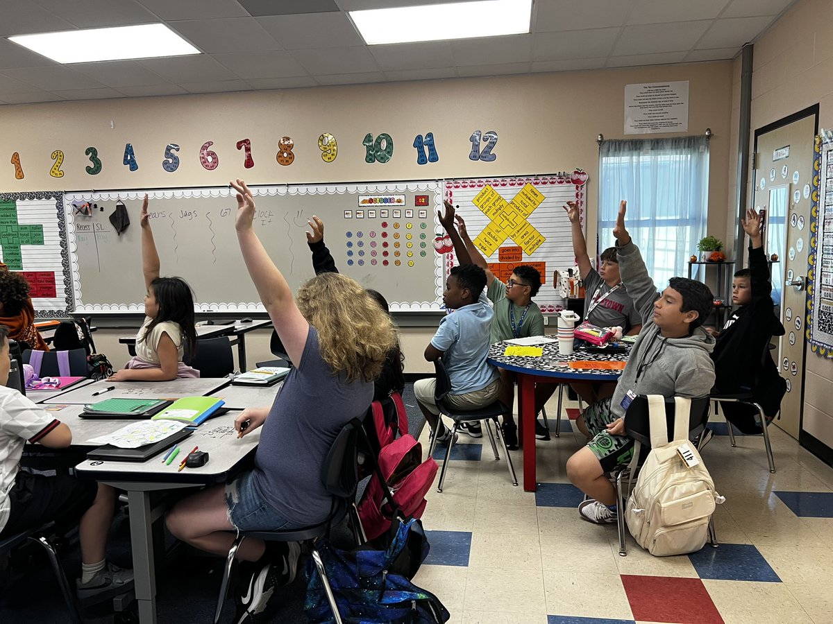 MISDTandL's tweet image. Look at this engagement, immediate teacher feedback, and 100% of students on the hook for learning at Franks Elementary in Mrs. Ramos’s 5th grade math classroom!