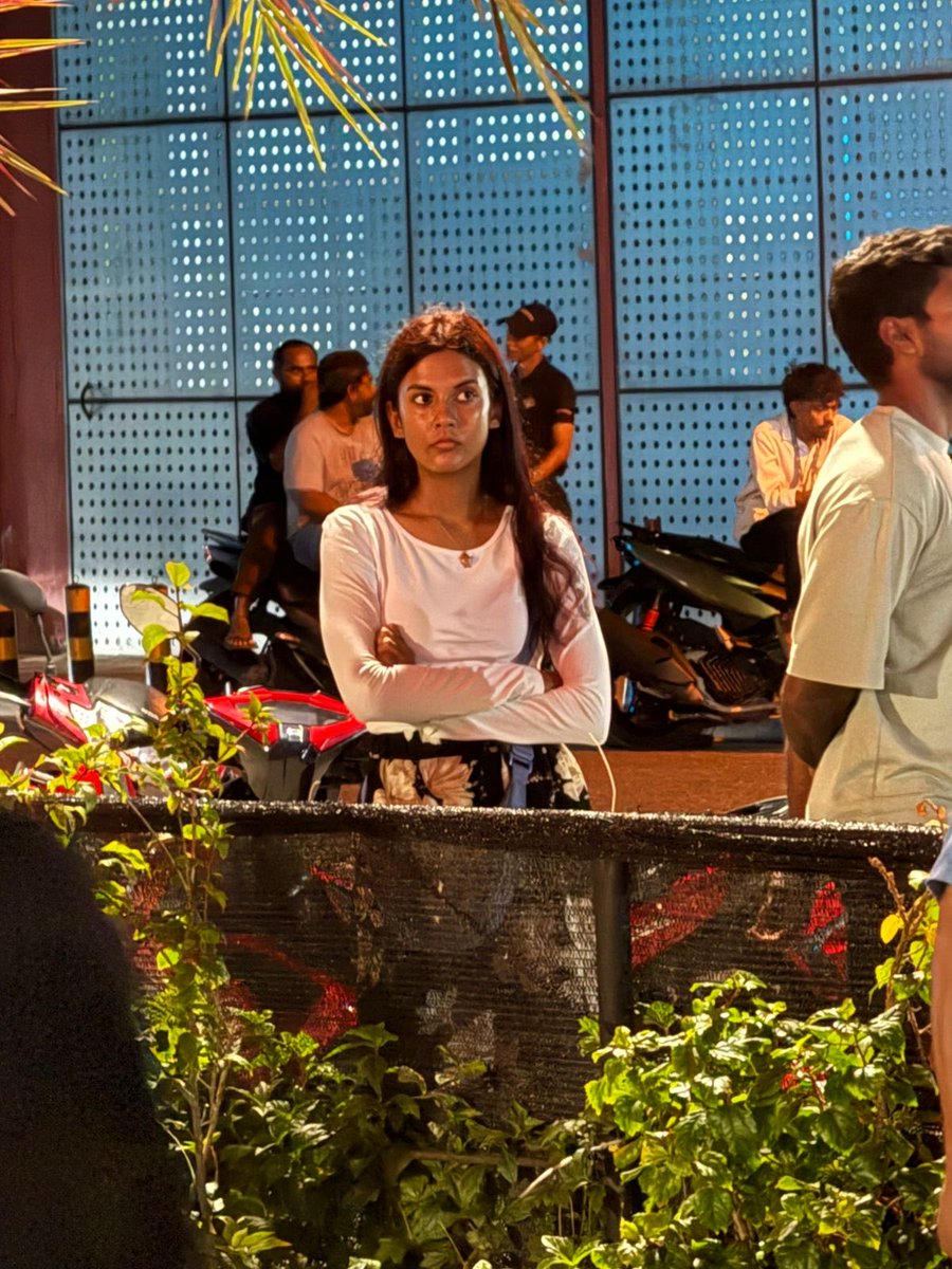 xahidcreator's tweet image. Valhomas Beauty Sarah ves gengos gen vee varu. 😁