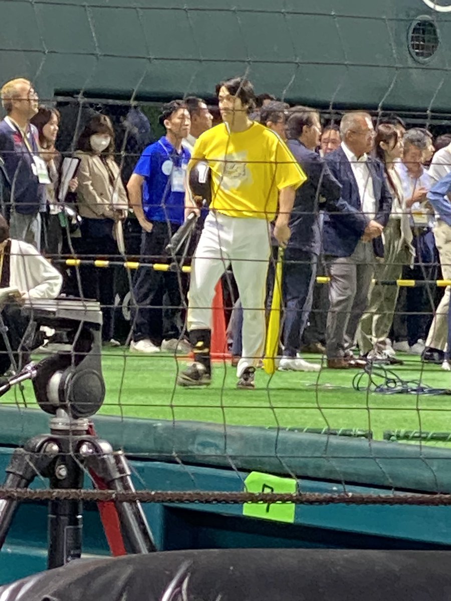 aaa1018sss's tweet photo. PayPayでの試合最終戦でした。
奮発してコカコーラシート3万円に座りました。おかげで選手がすぐそこにいて
めちゃくちゃ嬉しかったです💕

リーグ戦は後1試合
15日からはクライマックスがあります。
勝ち抜いてセリーグの王者と戦いたいですね、日本一になりたい🙏 https://t.co/5cWLFgpdaa