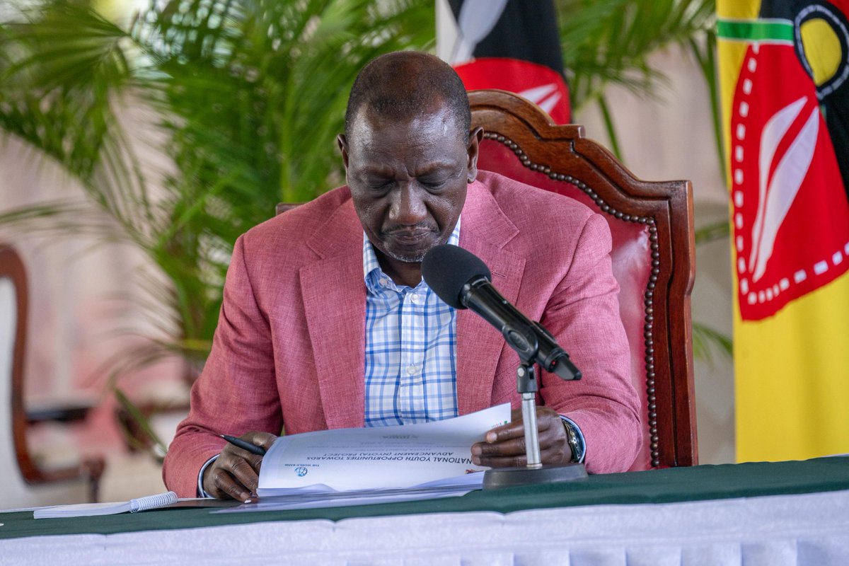 _thecivicdesk's tweet photo. Ruto is really trying to woe the youths to love him and it's not working. Just like hustler fund #NYOTARollOut is not practical. Anyway pesa zikuje ground tukule. WANTAM is inevitable.
Pesa mfukoni
#MakosaHufanyika
#SHASuccess
Lea Premium Flour
#SiriNiLea
Empowering Youth https://t.co/3699RA5d9A