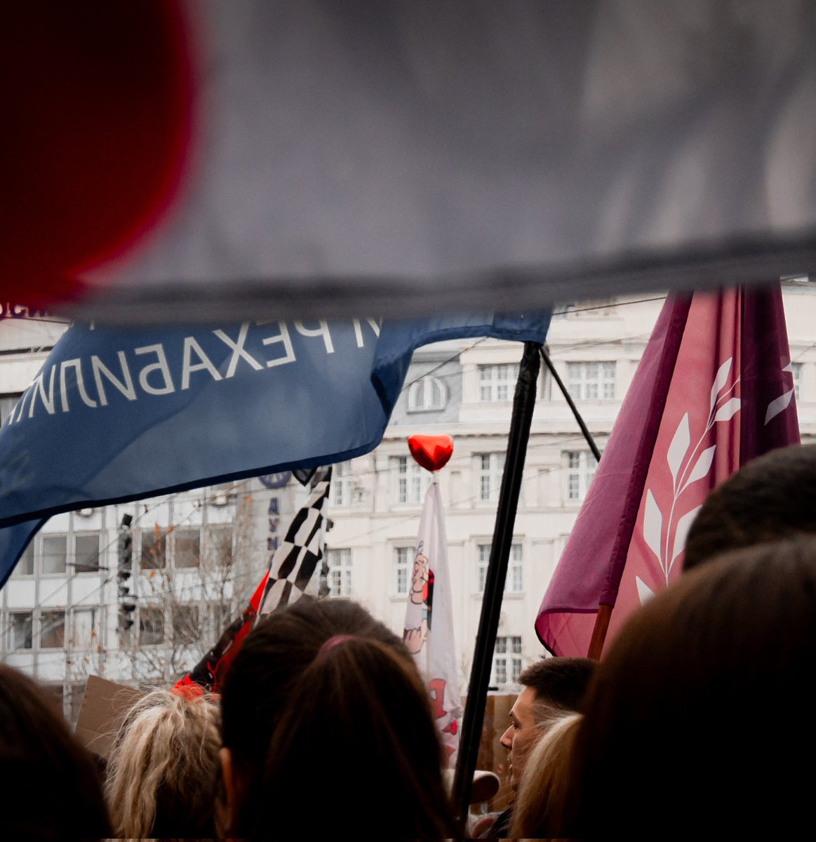 #ЉубавЈеОтпор
#LjubavJeOtpor 
У маси, на сваком протесту - једни уз друге!