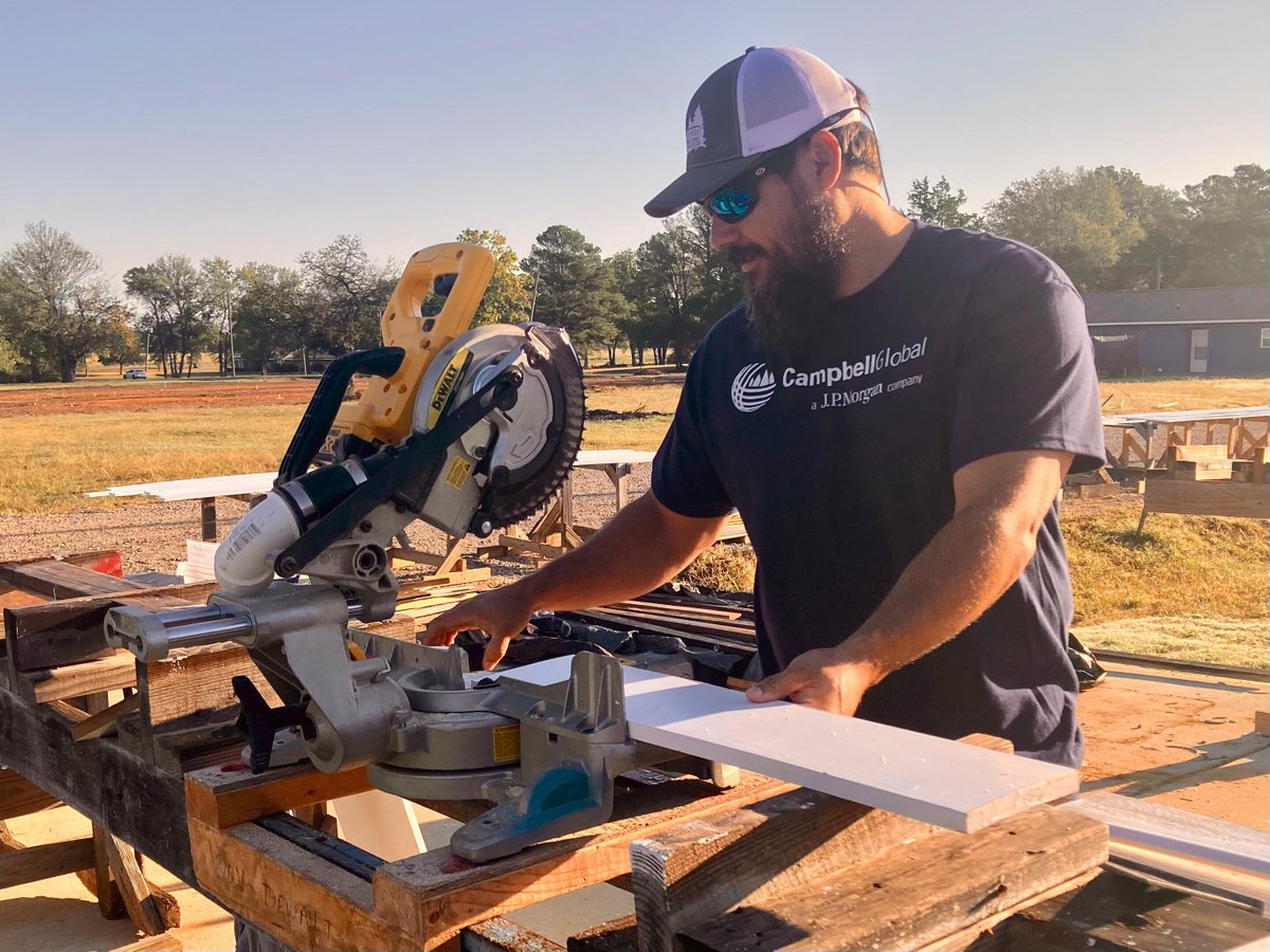 StarkHabitat's tweet image. Campbell Global employees rolled up their sleeves with us last week, tackling painting and siding trim on Danyell&apos;s home. 💪 Thank you for building with us!

#HabitatForHumanity #volunteer #BuildingHope #FaithInAction #StarkvilleMS #HailState