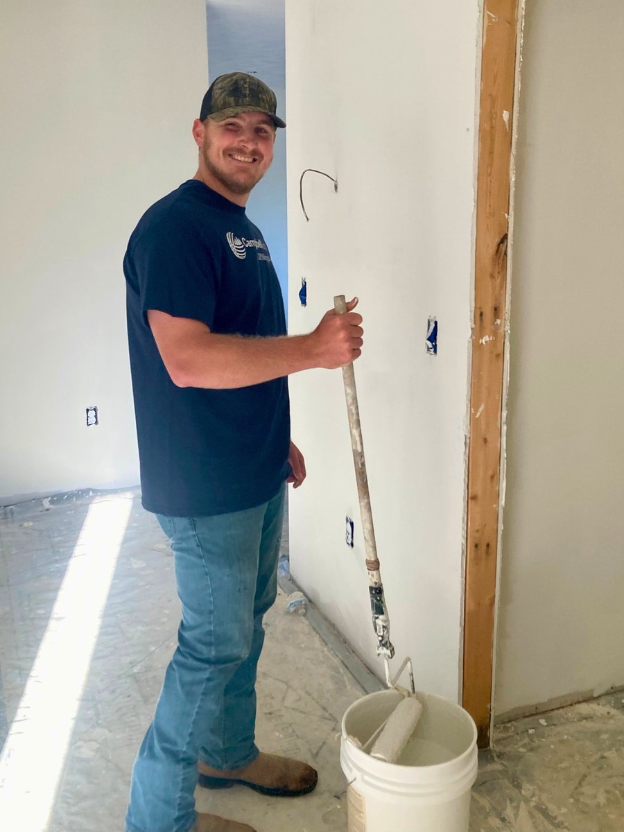 StarkHabitat's tweet image. Campbell Global employees rolled up their sleeves with us last week, tackling painting and siding trim on Danyell&apos;s home. 💪 Thank you for building with us!

#HabitatForHumanity #volunteer #BuildingHope #FaithInAction #StarkvilleMS #HailState