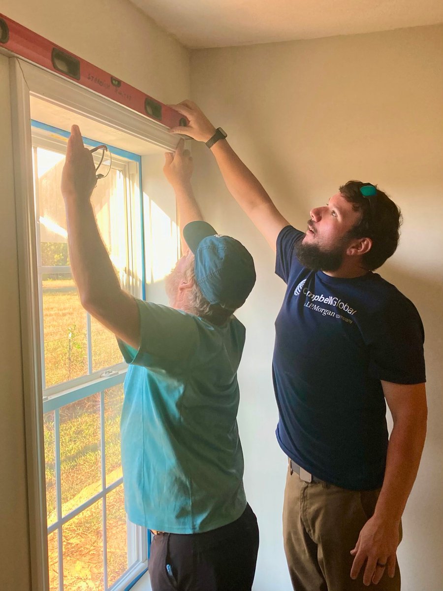 StarkHabitat's tweet image. Campbell Global employees rolled up their sleeves with us last week, tackling painting and siding trim on Danyell&apos;s home. 💪 Thank you for building with us!

#HabitatForHumanity #volunteer #BuildingHope #FaithInAction #StarkvilleMS #HailState