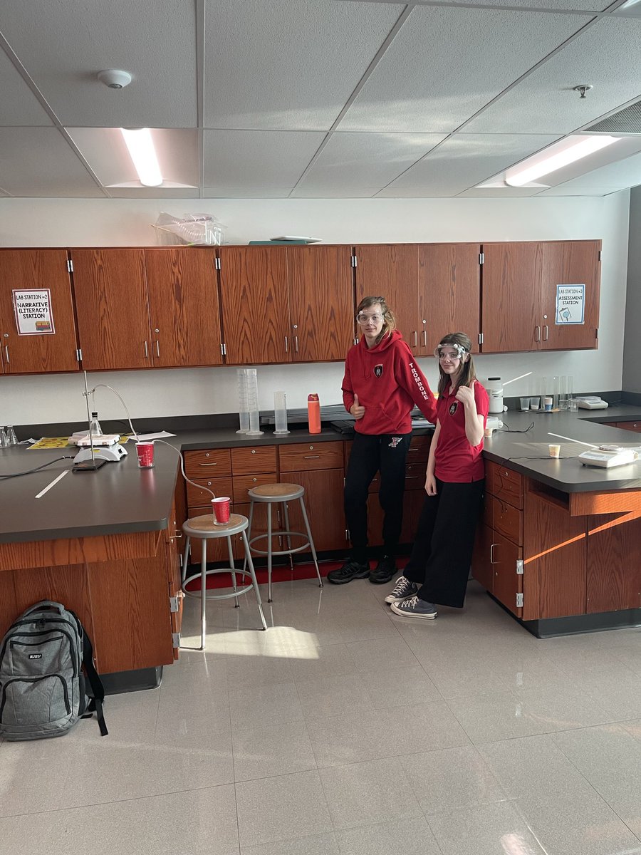 BroschkScience's tweet photo. Serious science today. 👨🏻‍🔬⚗️🥼🧪
@FPSchools https://t.co/iTvMrBSdJQ