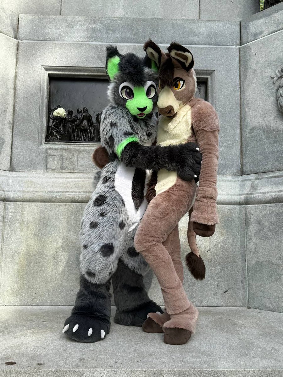 JayOnager's tweet image. Me and my Husband saw you across the bar and really like your vibe.

📸 @adelair_