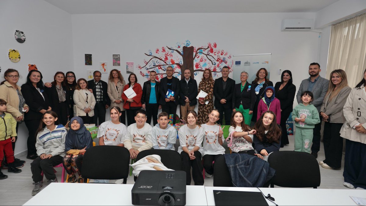 albania_unicef's tweet photo. Together with DepMayor of Kavaja, @EUinAlbania & #MoHSP representatives, we visited the “TOK” center in Kavaja to witness the support for children, youth, women & families. Through #EU4SocialCare, the municipality and #DARC NGO are working together for inclusion & empowerment. https://t.co/iHtB4cb02v