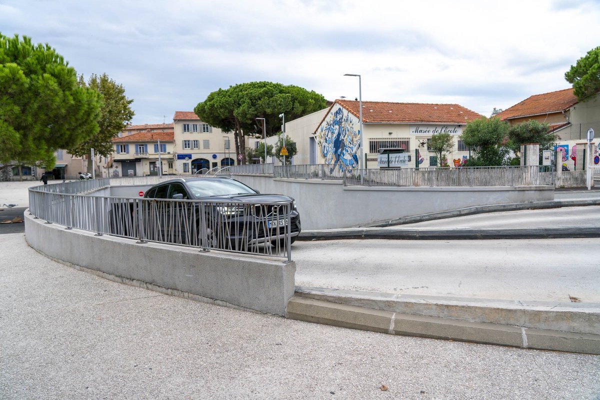 🔵 Stationnement 

La fréquentation accrue des parkings en sous-sol a généré une hausse de la redevance de Q-Park à la Ville qui s’élève à désormais à 680000€. 

Notre stratégie est de réinjecter cette redevance en faveur de la gratuité de stationnement. 
Cette mesure a d’ores