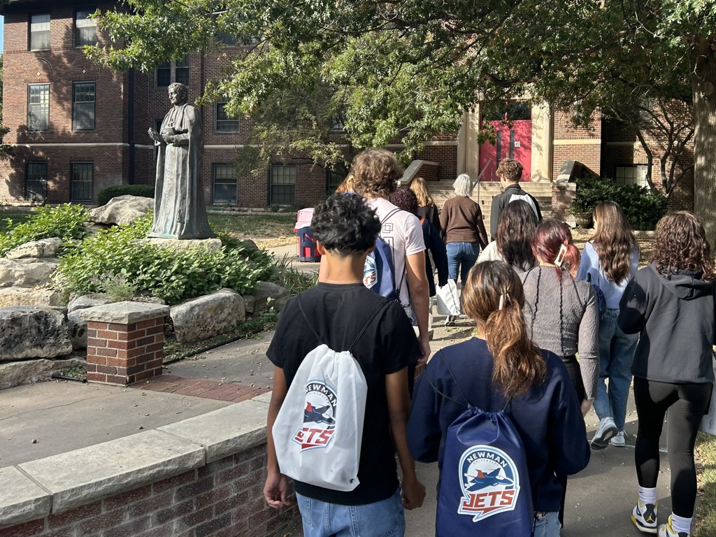 Seniors! Explore your future at Newman’s Senior Visit Day — Oct 4, 9 AM–1 PM. Campus tours, financial aid help, student panels &amp; free lunch. 

RSVP 👉 apply.newmanu.edu/register/Senio… #FutureJets