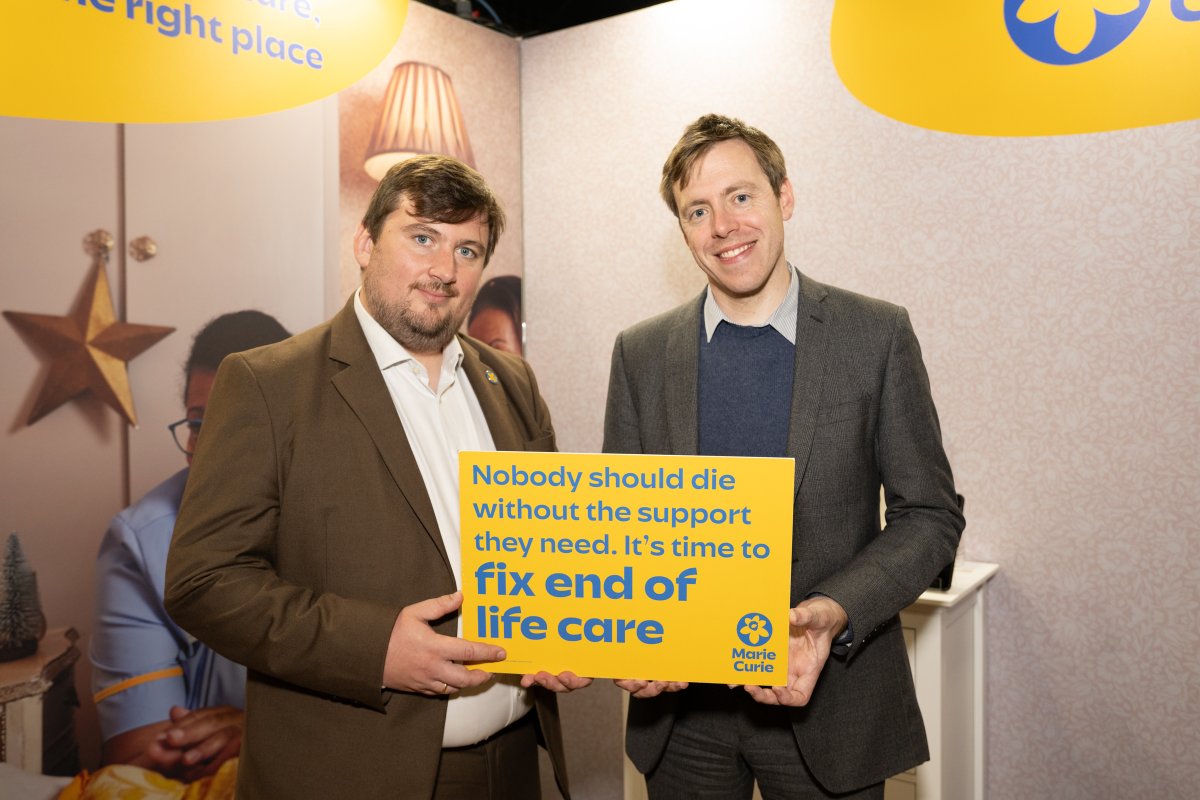 MarieCuriePA's tweet image. Marie Curie is campaigning to fix end of life care and improve support for people with terminal illness and their families💛 

Thanks for visiting our stand and taking the time to talk to us about our work at #LabourConference, @jameswnaish