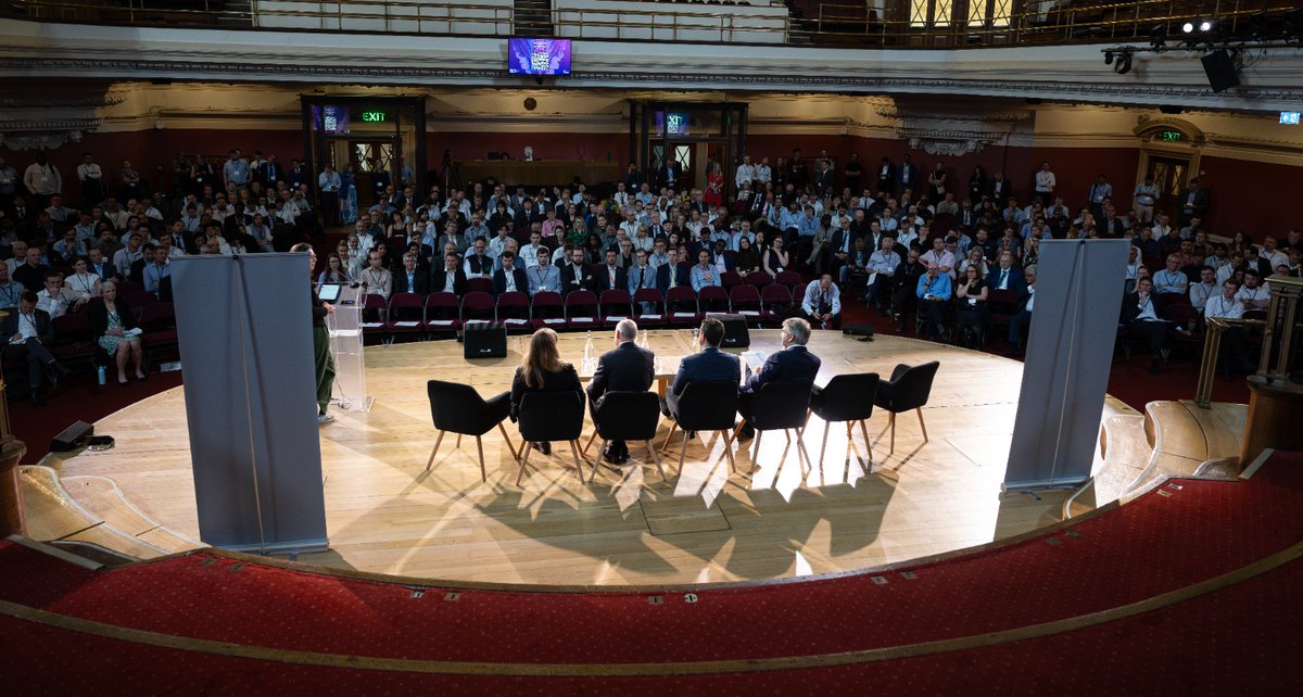 GreeceinUK's tweet image. 🚢 September was a pivotal month for global maritime dialogue in the 🇬🇧

At #LISW25, Amb. Yannis Tsaousis joined a #CleanMaritimeDay panel (Sep 18) to discuss maritime #decarbonisation

He outlined 🇬🇷 Greece’s efforts—incl. within the EU &amp;amp; IMO—for a sustainable #energytransition