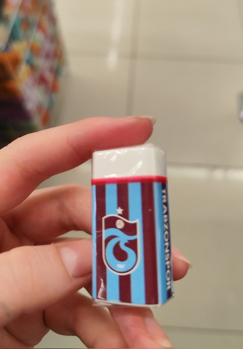 Sonunda tüm hataları silecek o silgiyi buldum, ben ve ikonik silgim ✨