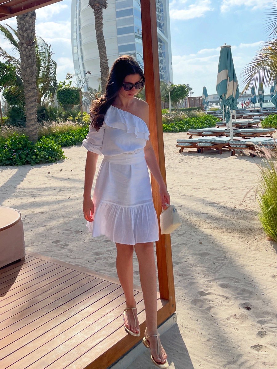 The Sienna Linen Dress 🤍 
Handmade in Finland from the finest Italian linen. Only bitcoin payments accepted. 
Discover more at ladylaurette.com
