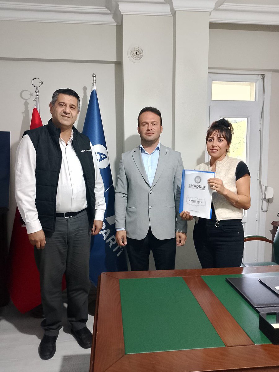 EmadDernegi's tweet photo. 🚨 EMADDER – ANAHTAR PARTİ KARTAL İLÇE BAŞKANLIĞI ZİYARETİ

Emeklilikte Adalet Derneği İstanbul İl Temsilcilerimiz, Anahtar Parti Kartal İlçe Başkanı Sayın Yunus Şahin’i @yunussahinn34 ziyaret ederek kademeli emeklilikte yaşanan adaletsizliği aktarıp dosyamızı takdim etmiştir.

Sayın Yunus Şahin, temsilcilerimizi samimiyetle karşılayarak mağduriyetimizi dikkatle dinlemiş ve konunun önemine dair görüşlerini paylaşmıştır.

Nazik ilgileri için teşekkür eder, bu desteğin milyonların adalet mücadelesine güç kattığını vurgularız.

Saygılarımızla,
Emeklilikte Adalet Derneği

@yunussahinn34
@anahtarpkartal
@anahtarparti 
@yavuzagiraliog 
@nihal01 
@avukatayhanerel 
@Hayaticetin40

@EmadDernegi 
@EMADDER_KADEME
#KademeyiYasalaştırın