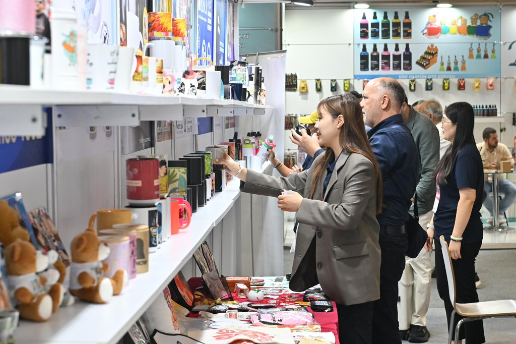 promogiftist's tweet photo. ✨ PROMOGIFT İstanbul’da 2. gün tamamlandı!

Bugün ziyaretçiler; promosyon ürünlerinden kurumsal hediyelere, inovatif tasarımlardan üretim çözümlerine kadar uzanan geniş ürün yelpazesini keşfetme fırsatı buldu. 🌟 https://t.co/3ERRwP5mSV