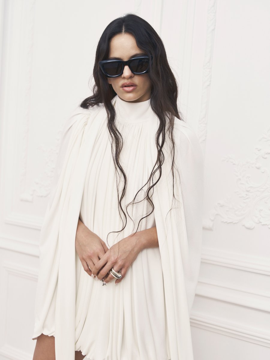 Dior's tweet photo. Rosalía wears a Dior Spring-Summer 2026 look by Jonathan Anderson to attend the show

#DiorSS26 https://t.co/kWaPIHEybk