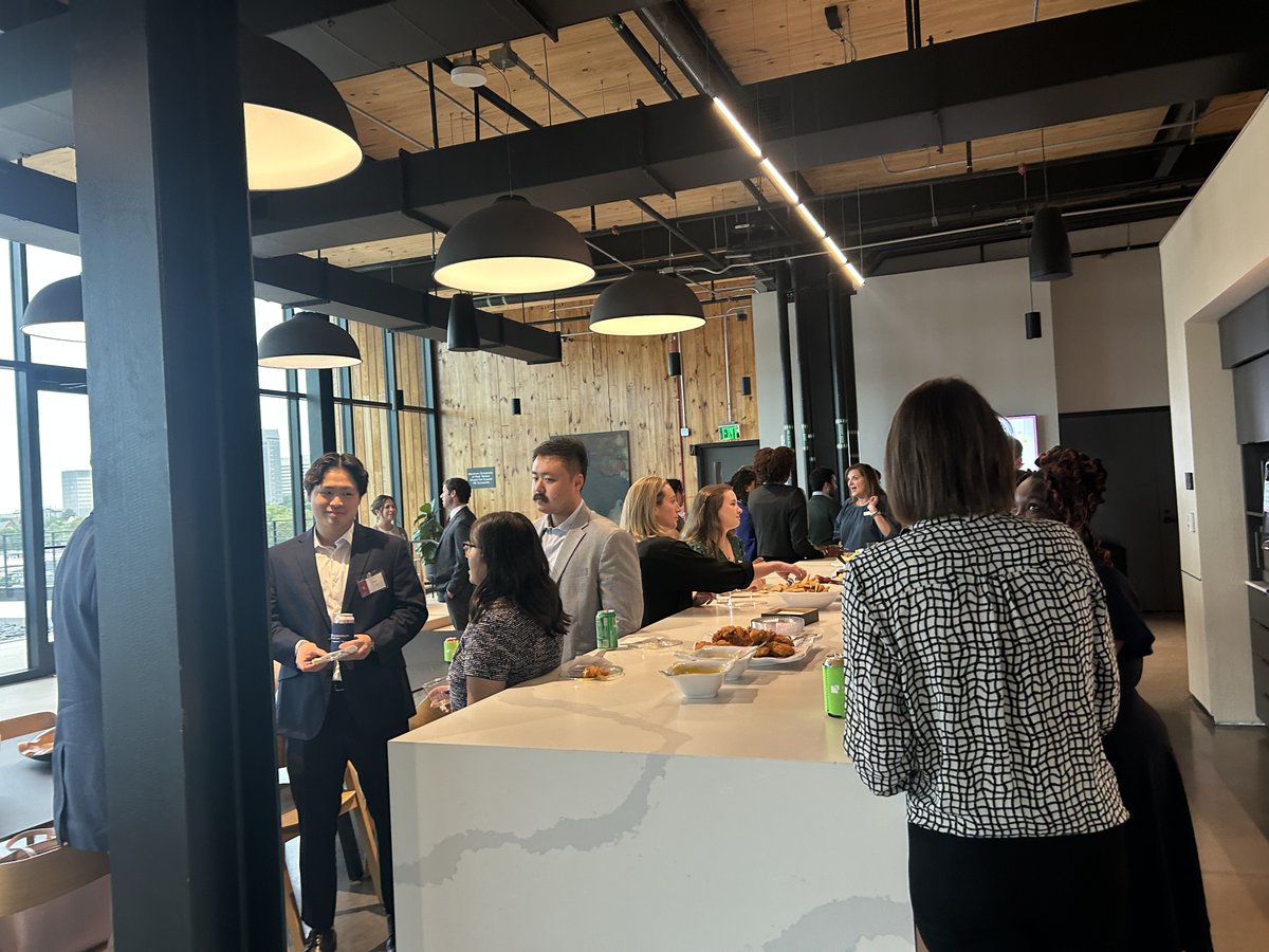 RobinsonGraySC's tweet image. Another evening of Cocktails &amp;amp; Conversations is in the books! We enjoyed hosting students from @UofSCLaw  for a program that combined practical guidance with plenty of networking and fun.

We loved meeting such impressive students and can’t wait to see all they accomplish!