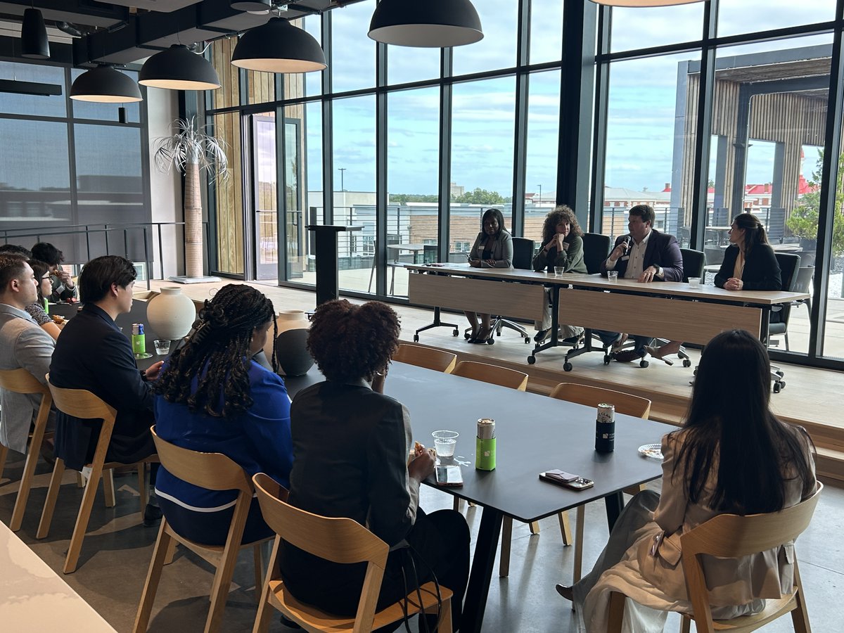 RobinsonGraySC's tweet image. Another evening of Cocktails &amp;amp; Conversations is in the books! We enjoyed hosting students from @UofSCLaw  for a program that combined practical guidance with plenty of networking and fun.

We loved meeting such impressive students and can’t wait to see all they accomplish!