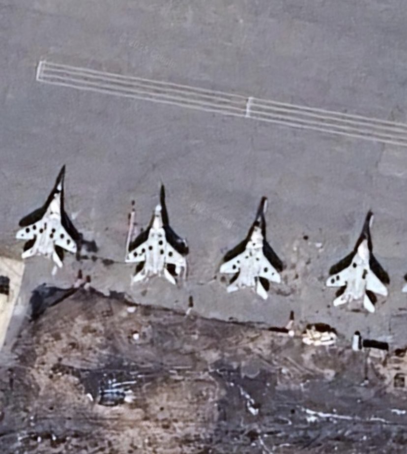 caucasusmonitor's tweet photo. It appears Russia is taking preventive measures against potential drone attacks in Armenia, with its MiG-29 fleet at Erebuni Airbase now fitted with tires.

However, such makeshift measures offer little real protection and are unlikely to stop damage from attack drones. https://t.co/DWRjuyXvTW