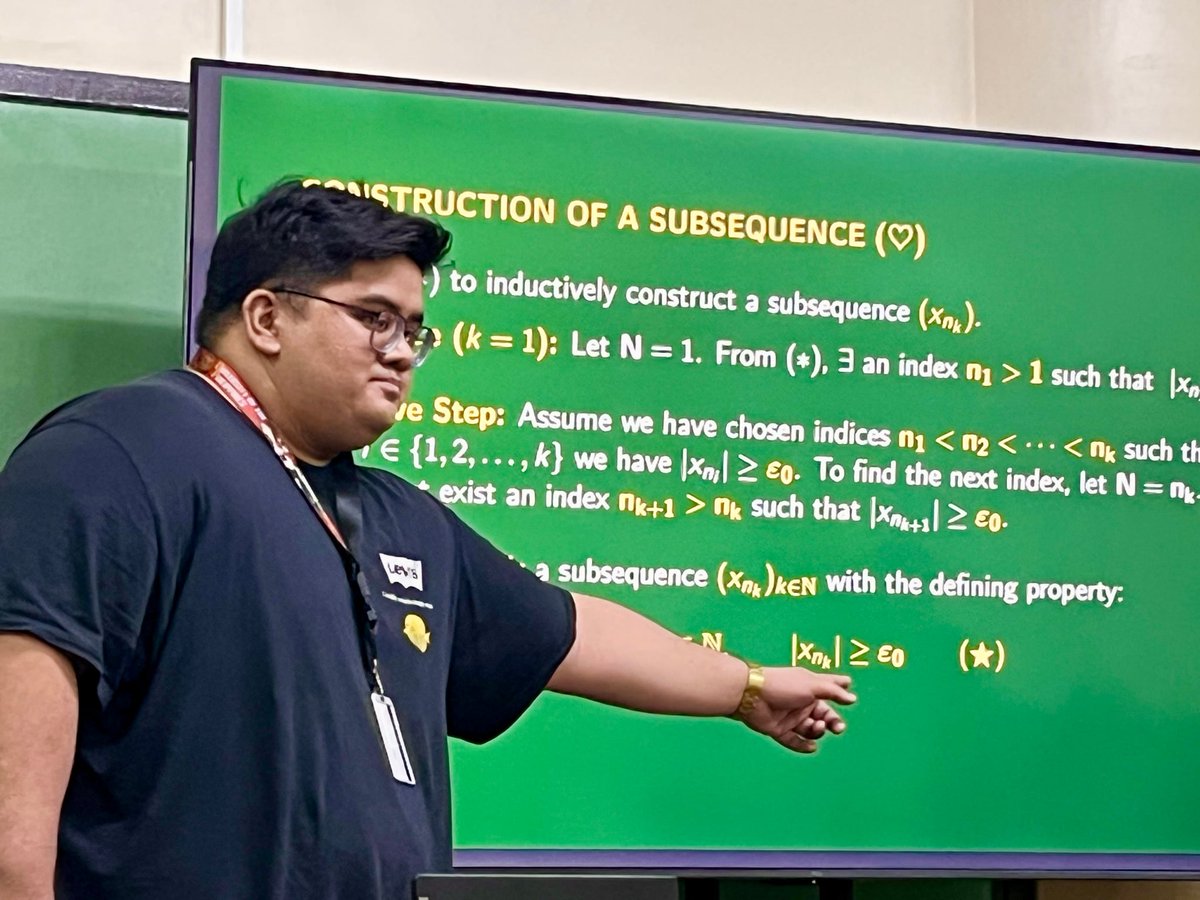 HeyImBriaan's tweet photo. Kakatuwa magreport sa Math subj. https://t.co/EpdETGEfsH