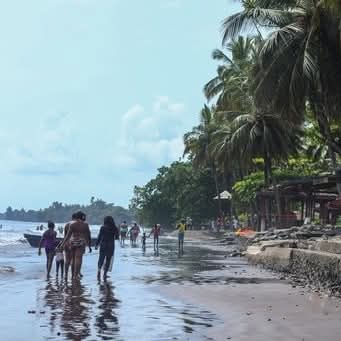 🌴✨ Découvrez Limbé, la "Ville de l'Amitié" ! Plages volcaniques, paysages luxuriants vous attendent. 🏖️ Séjournez à l’Hôtel Seme Beach pour un confort inégalé avec vue sur l’Atlantique. 🌊 Votre escapade mémorable commence ici ! . 🗺️ #Limbé #SemeBeach #Tourisme