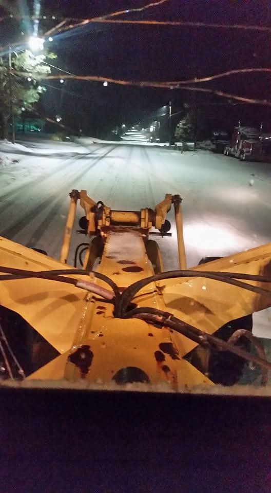 TeeDeclue's tweet photo. I took this pic as I was plowing snow in a motor grader working as a sub contractor for the NCDOT a few years ago..this was HWY 15 going thru creedmoor NC. https://t.co/W3JHPkEg3H