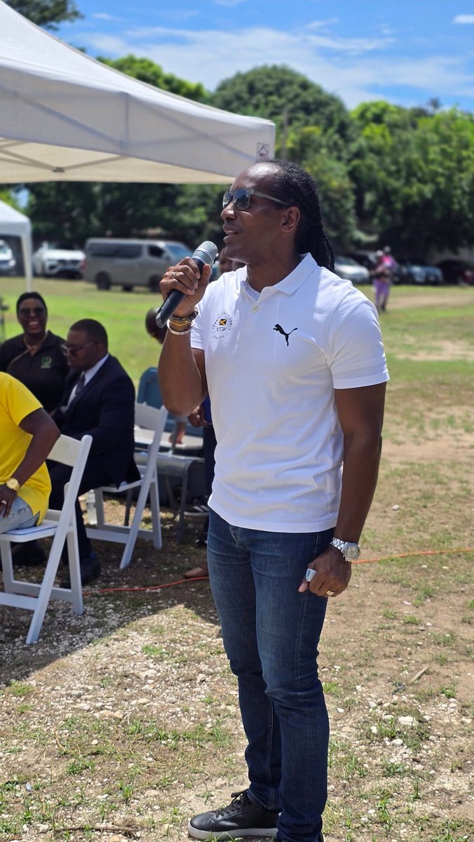 terrelonge2016's tweet photo. From vision to reality. Developing #sports infrastructure in our schools and empowering our student athletes! Wishing our Gpark All-Starz much success in this regional competition! It makes a difference who represents the people π―π² π― #strongwithTerrelonge #Portmore #Jamaica https://t.co/HXLlSI0f16